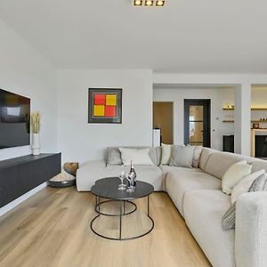 Huswell - Stunning Modern Apartment With Terrace And Parking